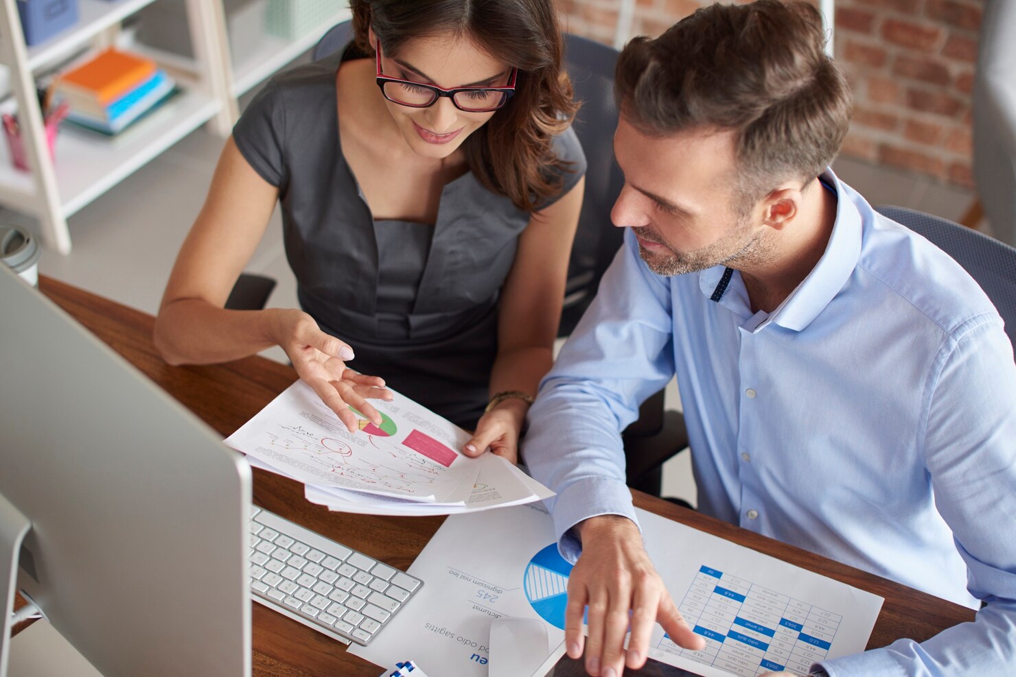 JNB CONSULTING - Inicio - cerca personas que trabajan oficina